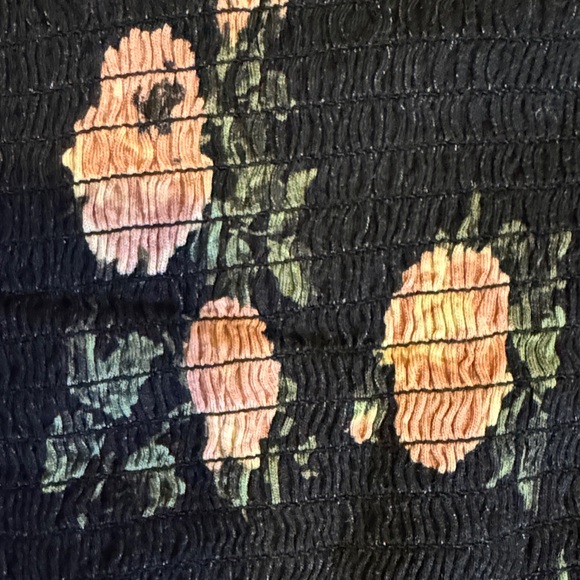 Chic Black Dress with Floral Design - Picture 4 of 4